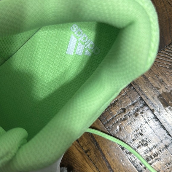 Adidas NWT RESPONSE CL Sneakers Green Spark Running Shoes Activewear size 7 - Picture 11 of 12